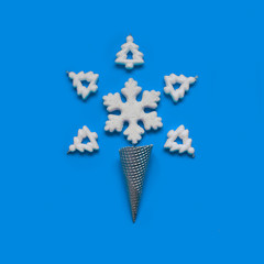 Minimum Christmas.Cream cone silver with snowflake and trees