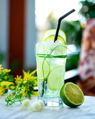 sparkling water with lime and ice