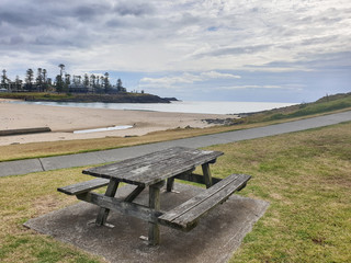 Fototapeta na wymiar empty bench in the beach nature photography