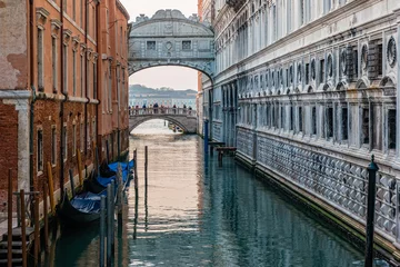 Photo sur Plexiglas Pont des Soupirs Ponte dei Sospiri (Bridge of Sighs) in Venice, Italy