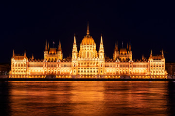 Fototapeta na wymiar Budapest Parliament at night 