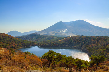 秋のえびの高原　白紫池と韓国岳　宮崎県えびの市　Ebino plateau　Byakushi pond and Mt,Kankokudake　autumn　Miyazaki　Ebino city