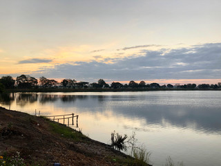 Obraz premium Morning lake with the reflection of the sun on the water