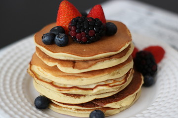 pancakes with berries