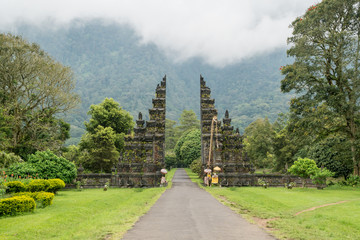 Fototapeta premium Handara Gates -famouse balinese architechtural and spiritual attraction on Bali, Indonesia