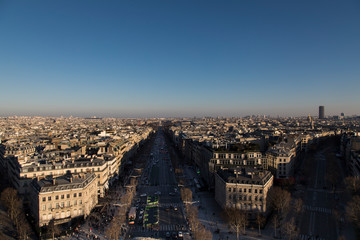 La ville de Paris shootée depuis le toit de l'Arc de Triomphe