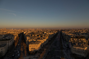 La ville de Paris shootée depuis le toit de l'Arc de Triomphe