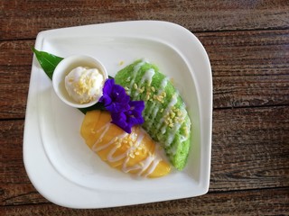 Sticky rice and mango topping with coconut milk, Thai dessert.