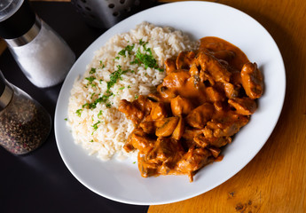 Beef stroganoff with rice