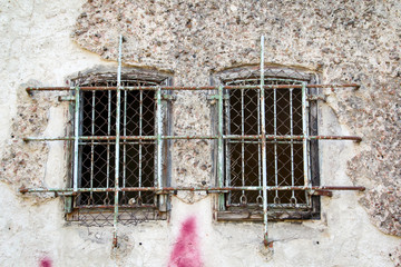 Das Fenster eines ehemaligen Gefängnis, Arrestzelle einer Sowjetischen Garnison