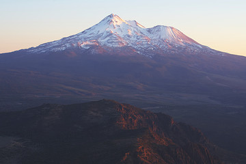 Fototapeta premium Sunset on Mount Shasta