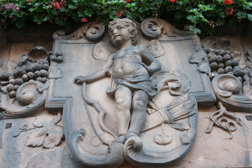 Steinrelief mit Darstellung von Eros zwischen Weintrauben