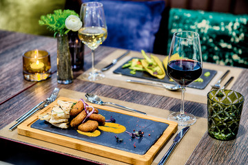 Falafel mit Brot und Dip
