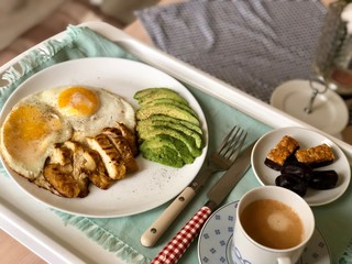 breakfast with fried eggs, chicken and avocado