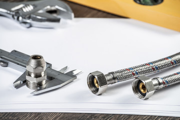Steel pipeline connector and calipers