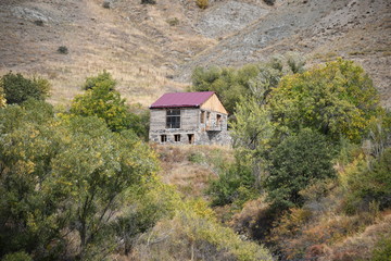 Fototapeta na wymiar beautiful house in the mountains