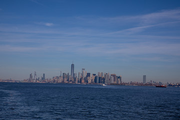 Fototapeta premium New York skyline from Staten Island from ferryboat