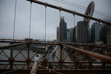 Fototapeta premium Brooklyn bridge under the rain and mist