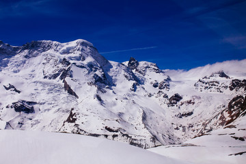 Fototapeta na wymiar Beautiful snow-capped mountain landscape from Zermatt, Switzerland. - Matterhorn Peak