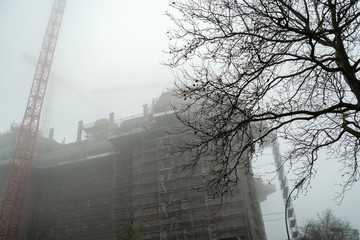 Baustelle im Nebel