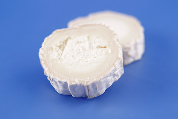 Goat curl, soft cheese and very white color.