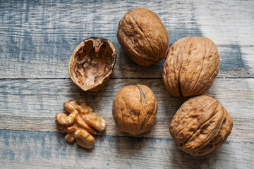walnuts and walnut kernels on wooden table