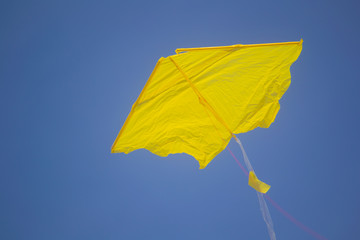 Obraz premium Yellow kite surfing sky. 