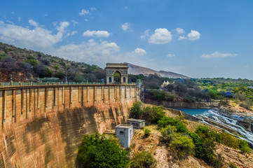 Fototapeta premium Hartbeespoort Dam Arch de triumph entrance with Crest gates monu