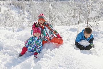 Fototapeta na wymiar Kids in winter time