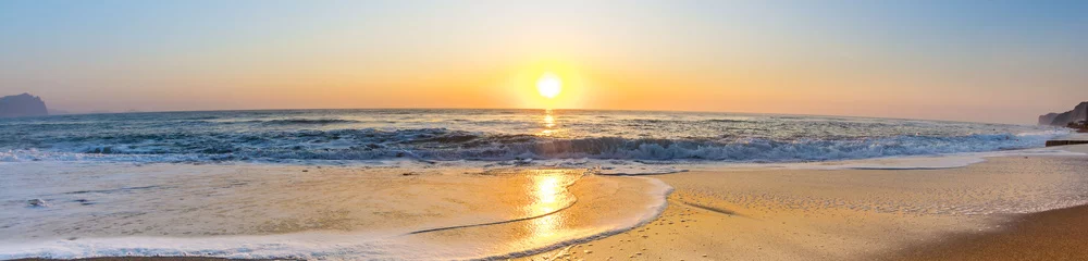 Selbstklebende Fototapeten Morgendämmerung am Meer © andreymuravin