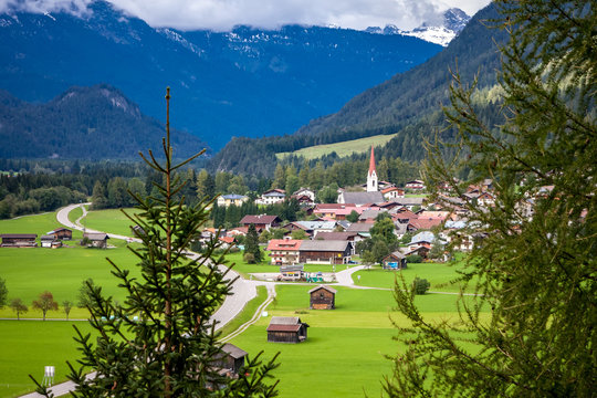 Elmen in the Lech Valley is surrounded by the lovely nature park Tiroler Lech
