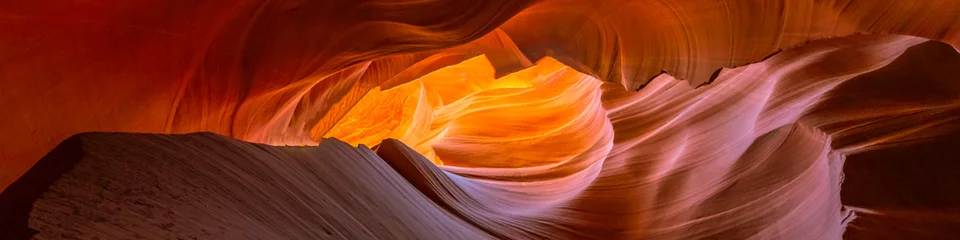 Fotobehang Panoramische gloeiende rotsen in kleurrijke Antelope Canyon in de buurt van Page, Arizona. Reisconcept. © emotionpicture