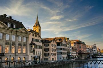 Obraz premium View of the old town and the river in the evening of Zurich, Switzerland.