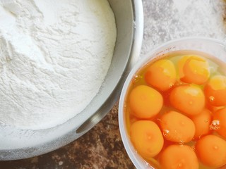 eggs and flour in bowl on table