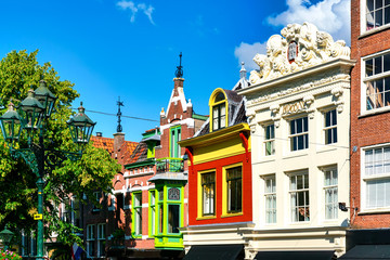 Obraz premium Historic old town of Alkmaar, North Holland, with typical colored dutch houses