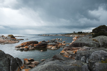 Fototapeta na wymiar View on the rocky coastline in Bay of fires, Tasmania before storm