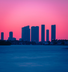 Fototapeta premium miami sunset night city buildings sea views colors