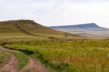 Fototapeta na wymiar steppe autumn hills path