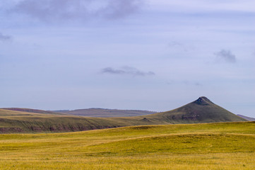 Obraz premium autumn yellow grass steppe autumn hills