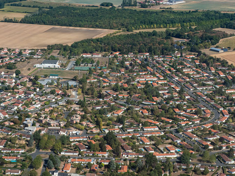 vue a&eacute;rienne d'un lotissement &agrave; Chateauroux dans l'Indre en France
