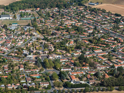 vue a&eacute;rienne d'un lotissement &agrave; Chateauroux dans l'Indre en France
