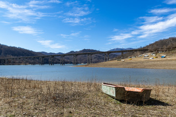 Au bord du lac en hiver