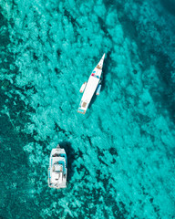 Fototapeta premium Aerial view of boats on the coral reef