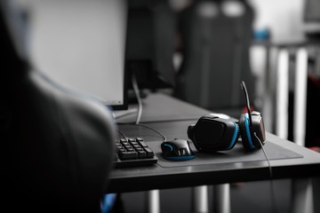 eスポーツをイメージしたマウス・キーボード・ヘッドセット