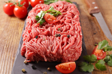 raw minced beef with herb and tomato