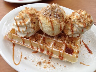 waffle with ice cream
