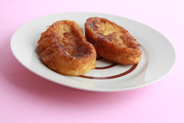 The torrijas are a typical Spanish dessert that is eaten for Easter, are made with milk and bread