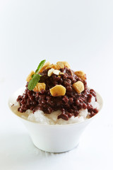 Sweet red beans and chestnuts shaved ice 