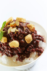 Sweet red beans and chestnuts shaved ice 