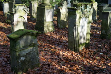 Jüdische Grabsteine auf dem Friedhof von Landau in der Pfalz